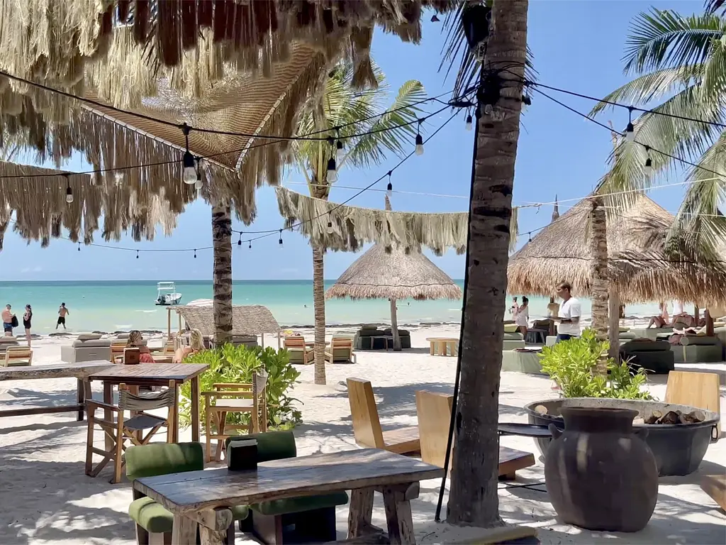 Mandarina Beach Club & Seaside Restaurant