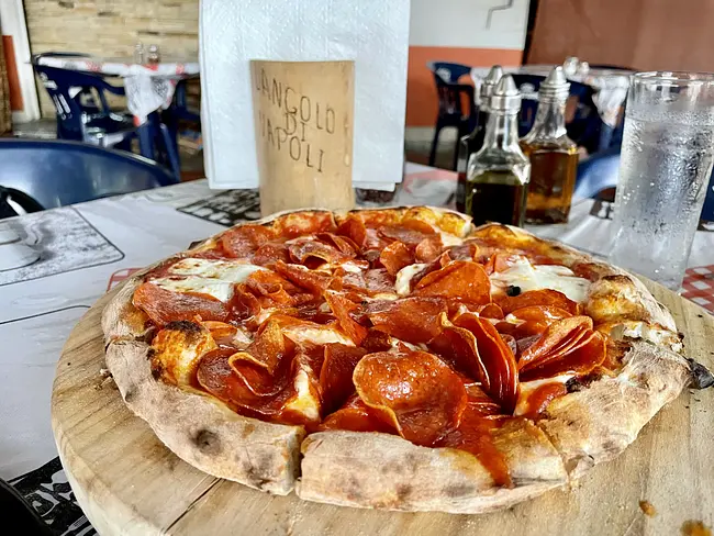 Langola di Napoli Pizza