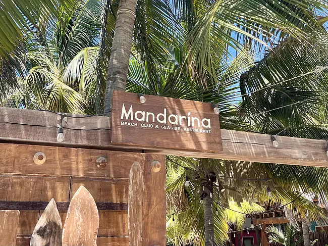 Mandarina Entrance