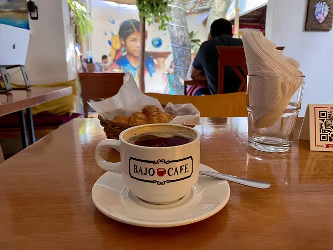 Bajo Cafe