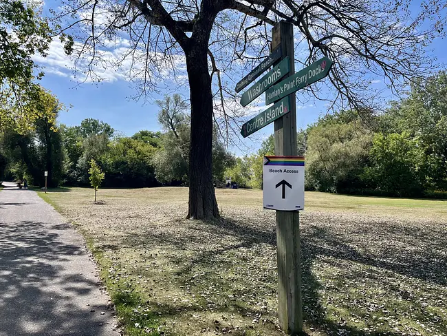 Two Gay Expats - Gay Nude Beaches - Toronto, Ontario, Canada - Hanlan's Point - Path