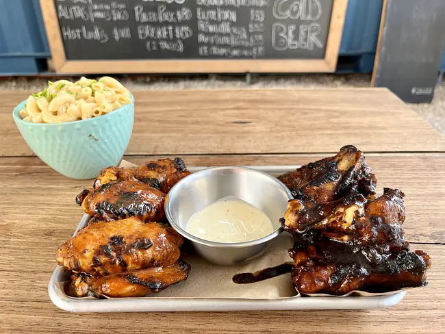 Wings & Mac-n-Cheese at Las BBQ