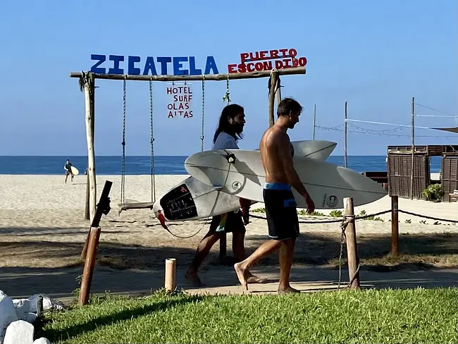 Surfers - Playa Zicatela