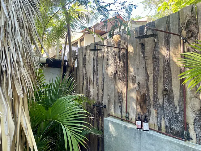 Casa Nudista Glamping Showers